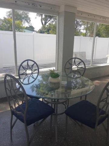 Bush Garden Park Nearby Apartments Tampa Exterior photo
